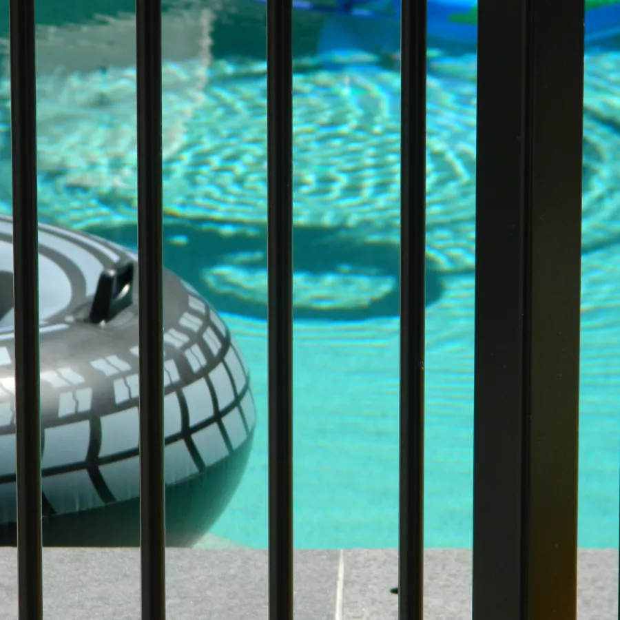 Fence around swimming pool